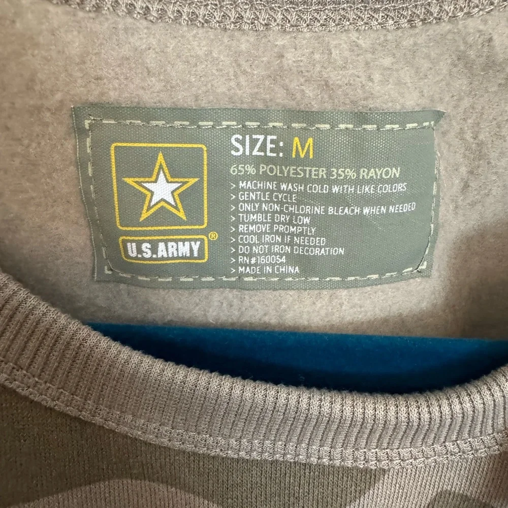 NWT Military Army Camo Crewneck Fleece Sweatshirt Size: M - Picture 3 of 4